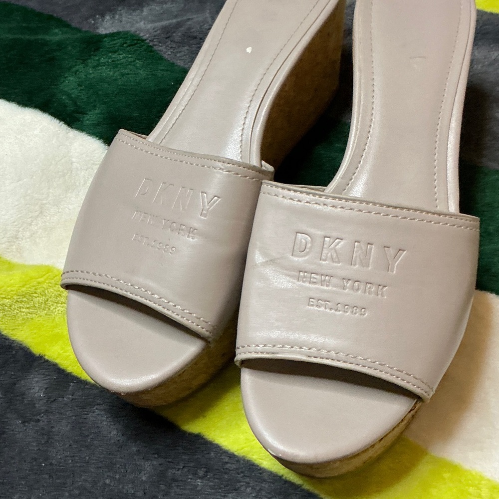DKNY Women's Taupe Wedge Sandals Size 9 - Picture 2 of 10